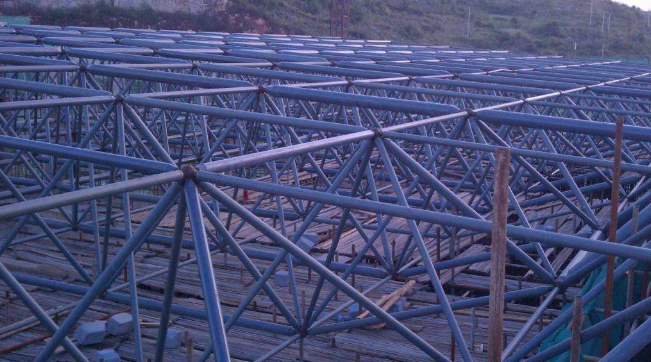 霍林郭勒概述网架加工中对钢材的质量的过细恳求